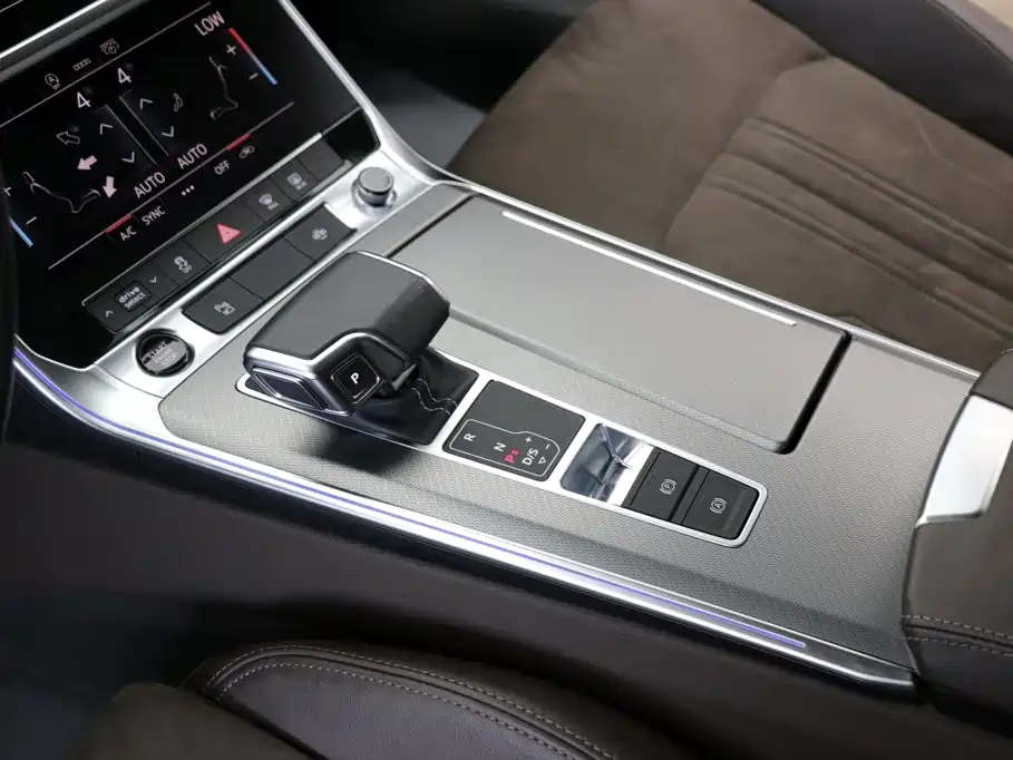 Audi A7L — фото 14