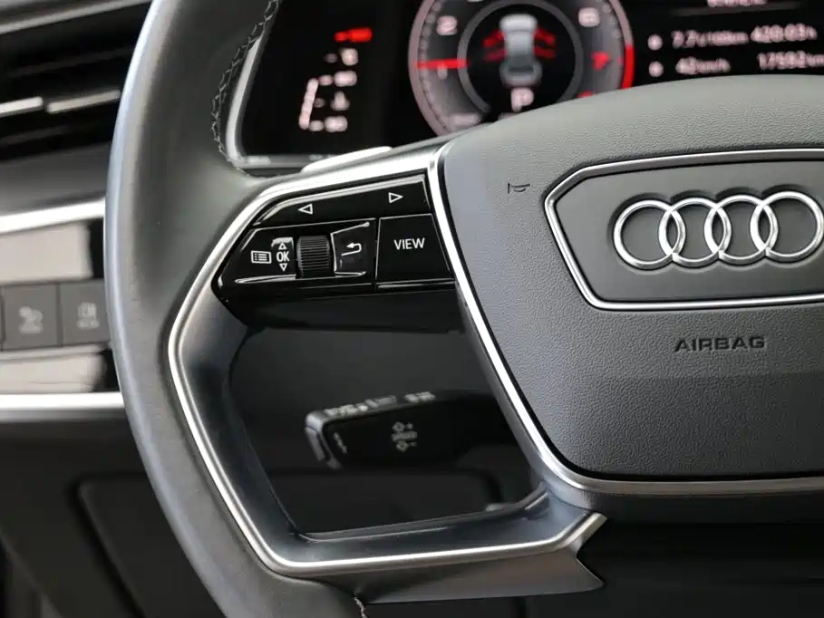 Audi A7L — фото 16