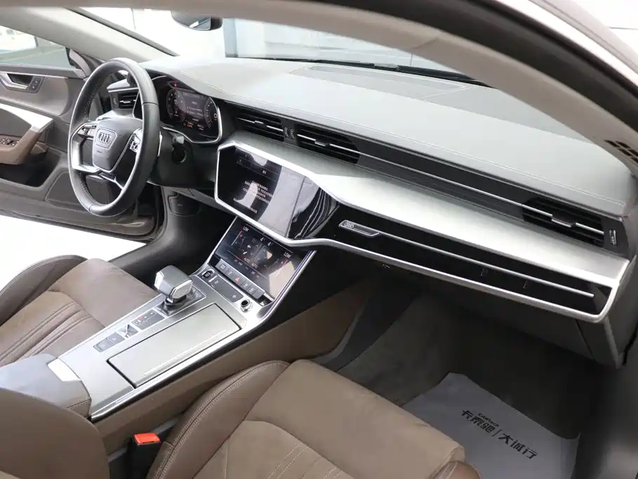 Audi A7L — фото 22
