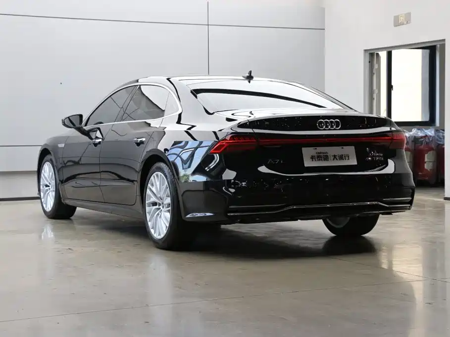 Audi A7L — фото 32