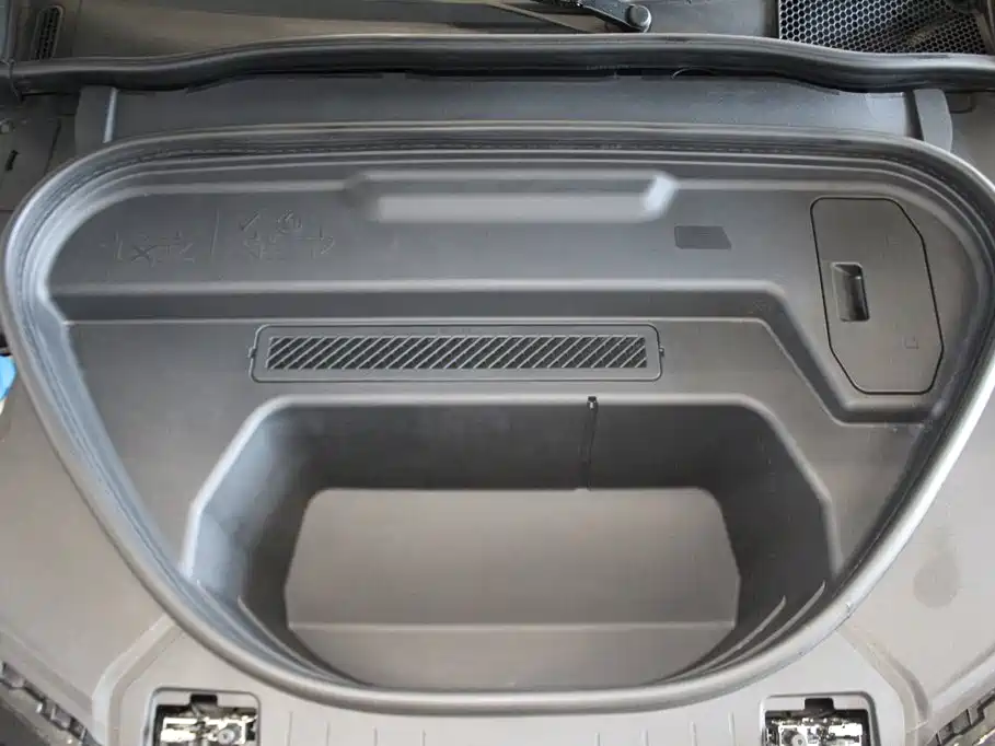 Audi Q6L e-tron — фото 11