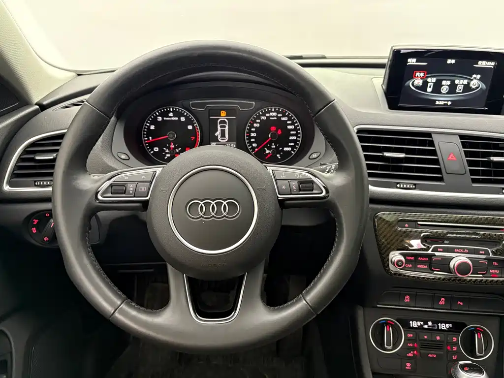 Audi Q3 — фото 11