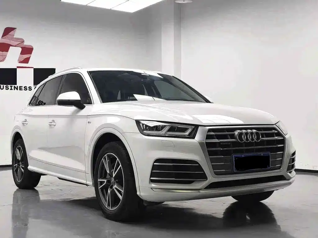 Audi Q5L — фото 3
