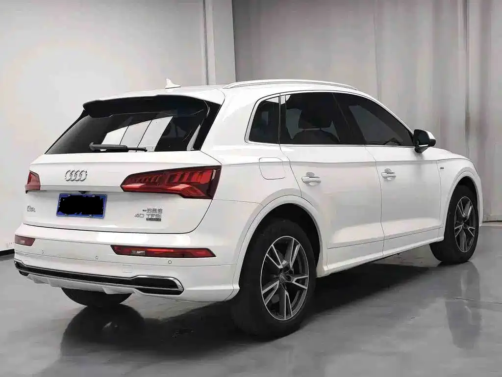 Audi Q5L — фото 7