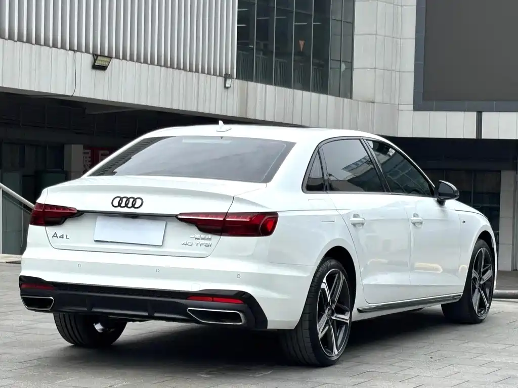 Audi A4L — фото 8