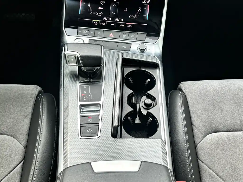 Audi A6L — фото 15