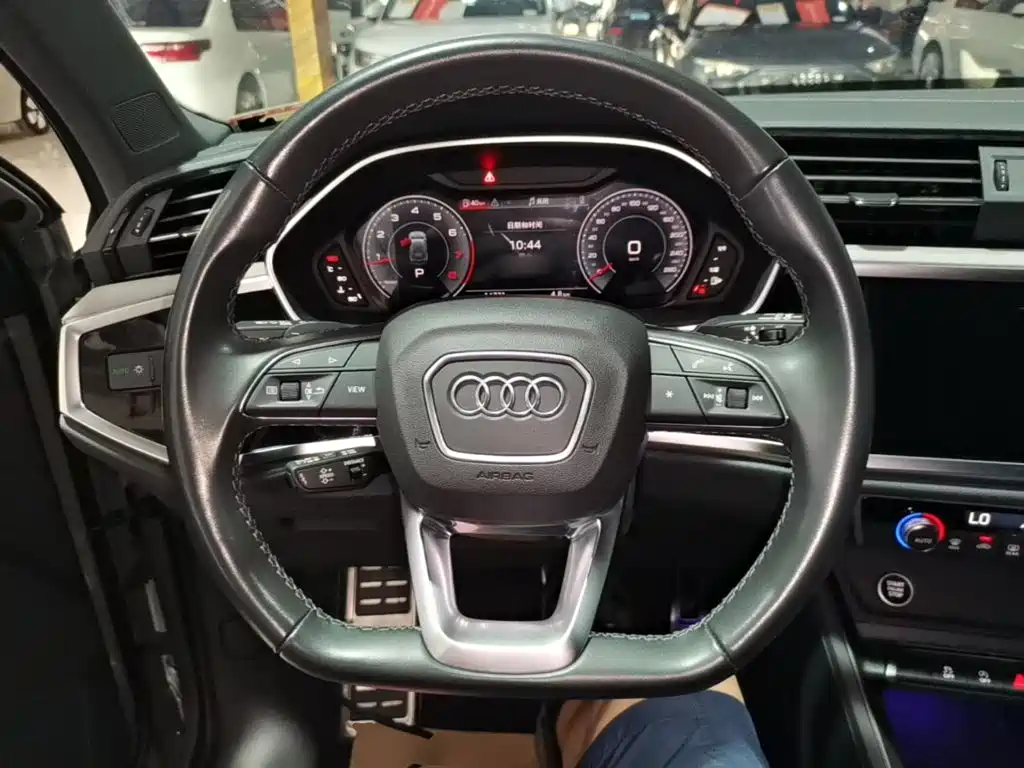 Audi Q3 — фото 11
