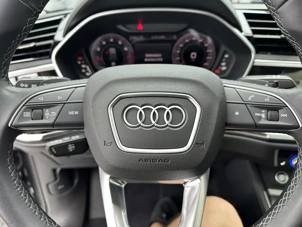 Audi Q3 — фото 14