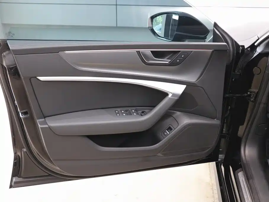 Audi A7L — фото 10