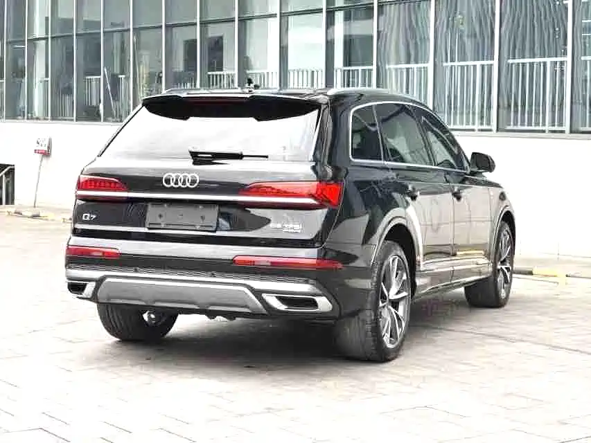 Audi Q7 — фото 8