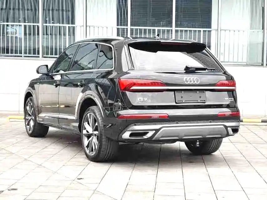 Audi Q7 — фото 10