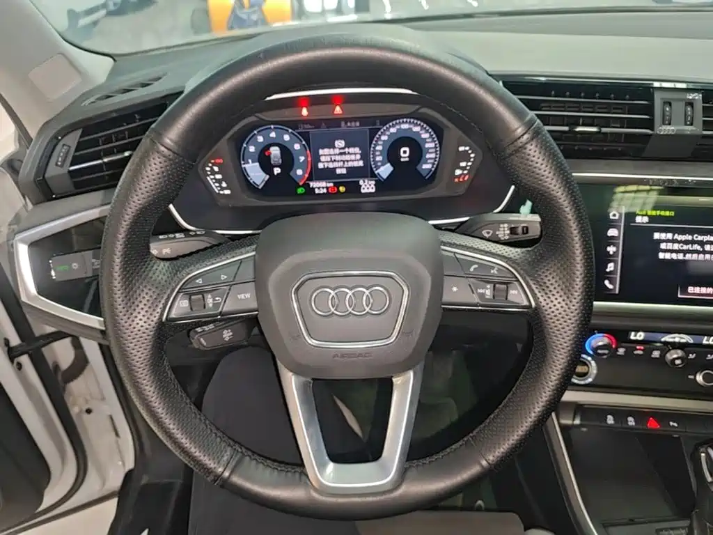 Audi Q3 — фото 11