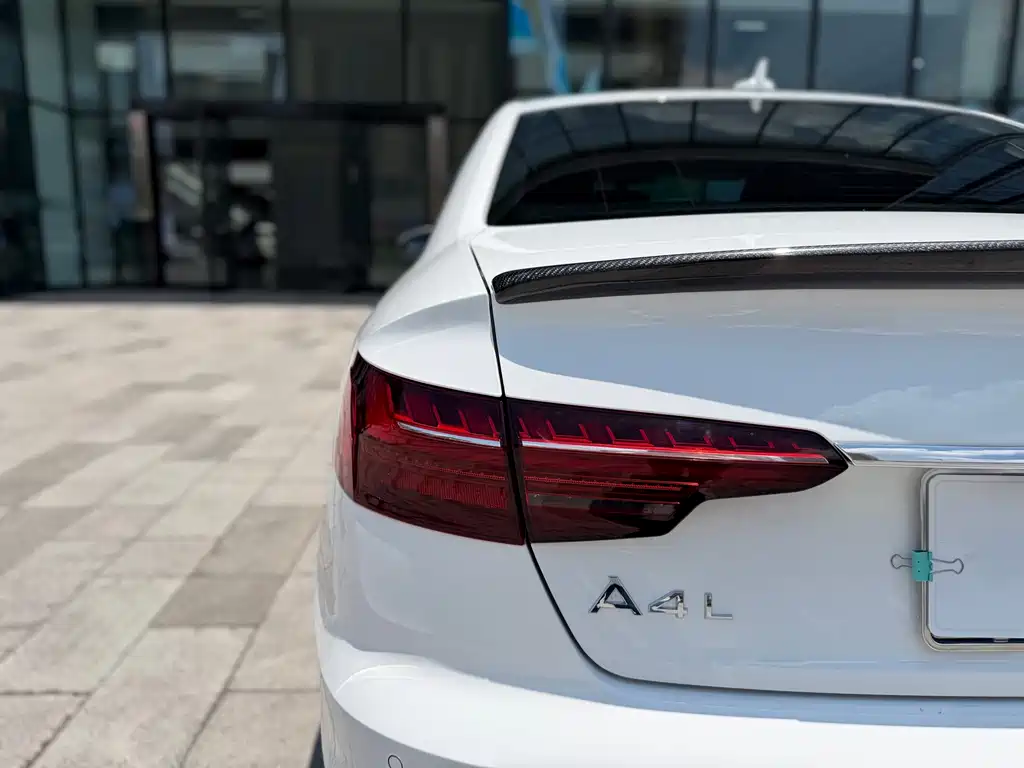 Audi A4L — фото 10