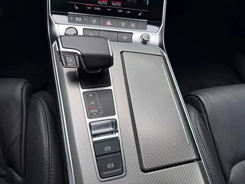 Audi A6L — фото 10