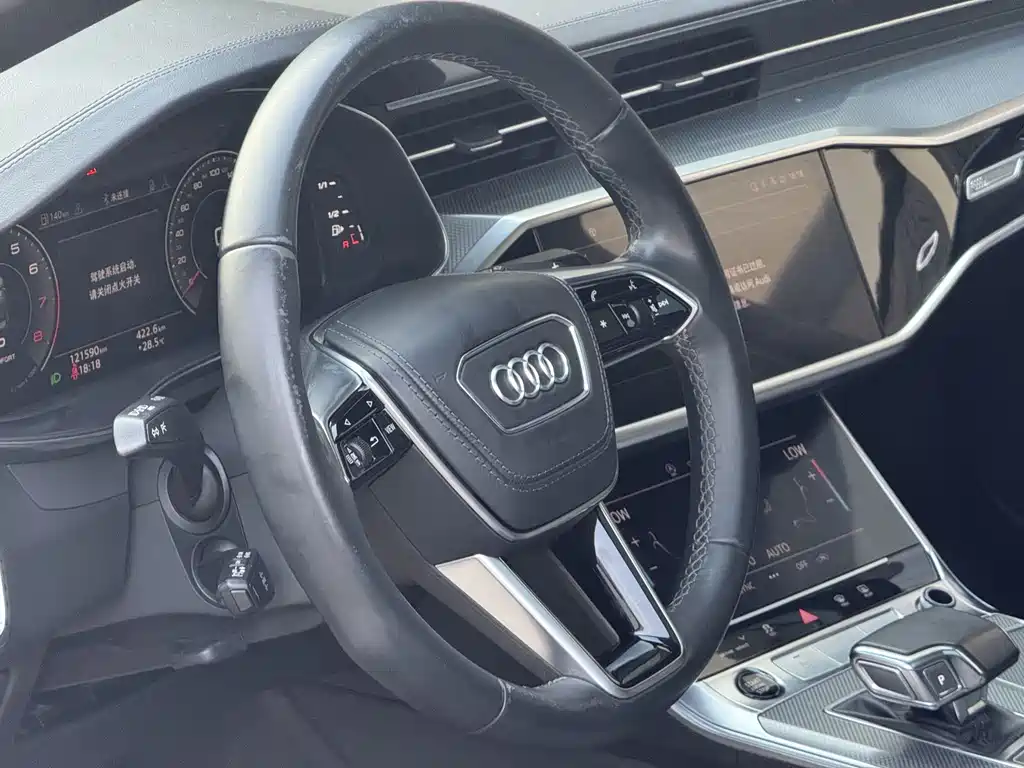 Audi A6L — фото 7