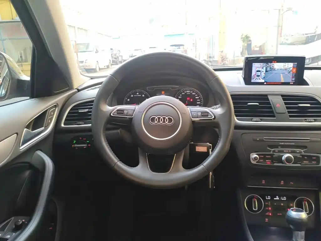 Audi Q3 — фото 11