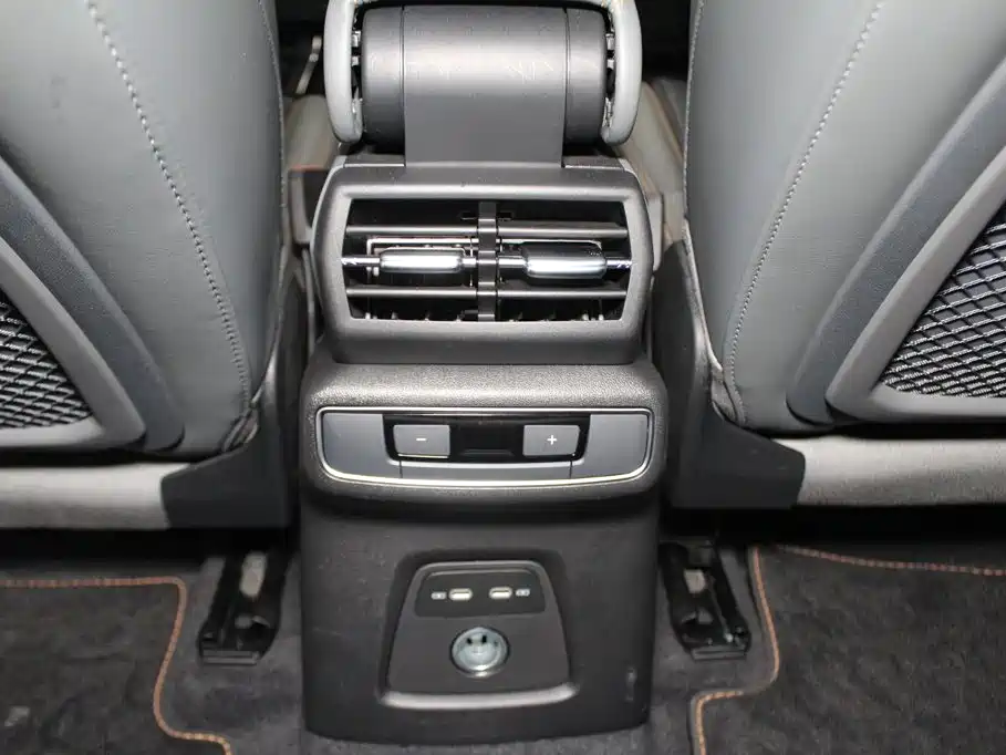 Audi Q4 e-tron — фото 10