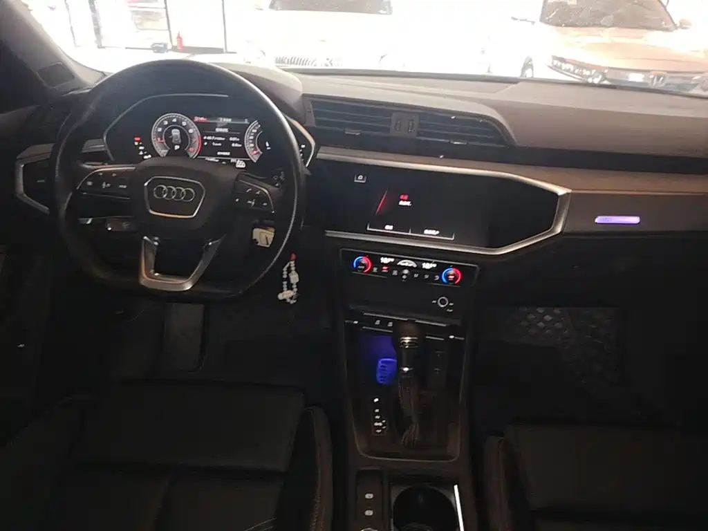 Audi Q3 — фото 10