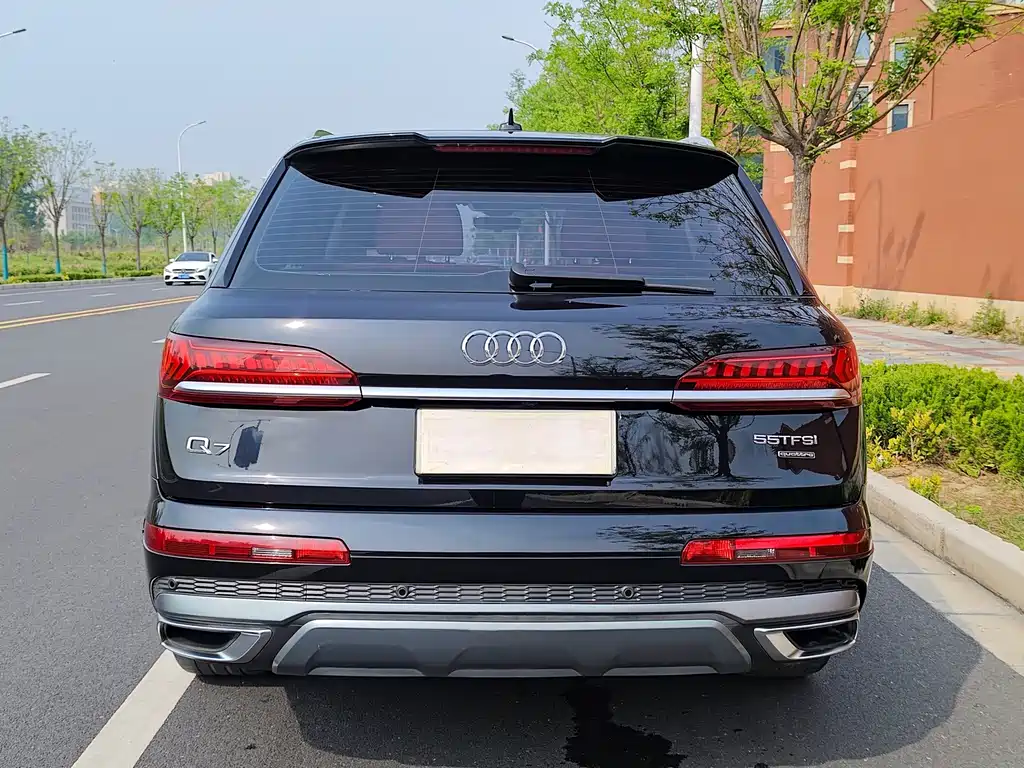 Audi Q7 — фото 34
