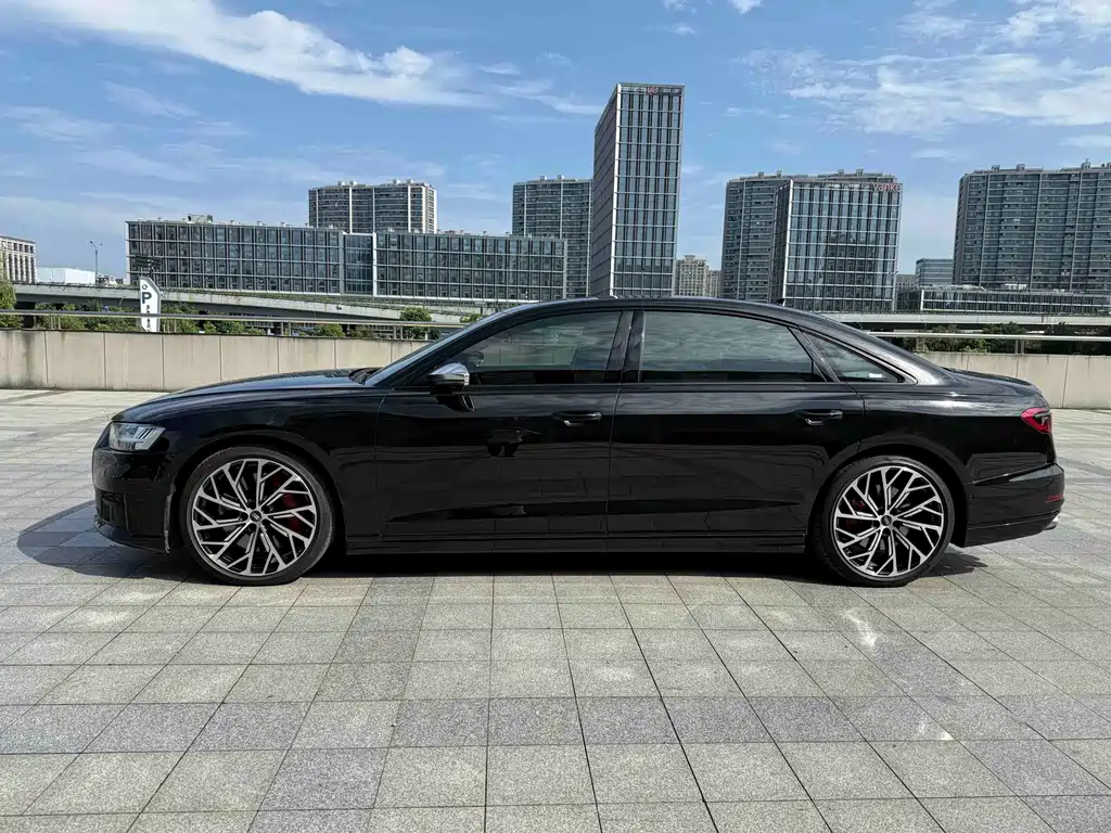 Audi S8 — фото 5