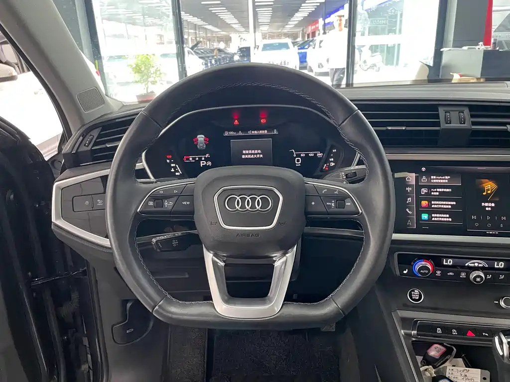 Audi Q3 — фото 9