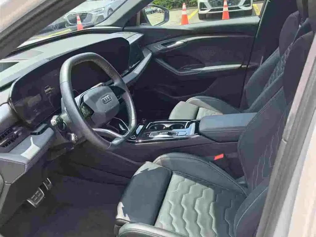 Audi Q6L e-tron — фото 7