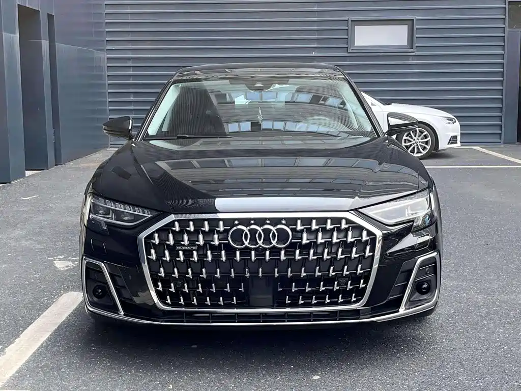 Audi A8 — фото 2