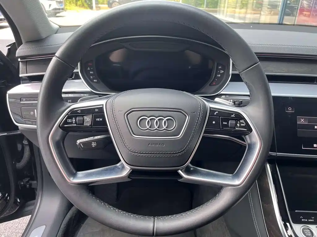 Audi A8 — фото 11