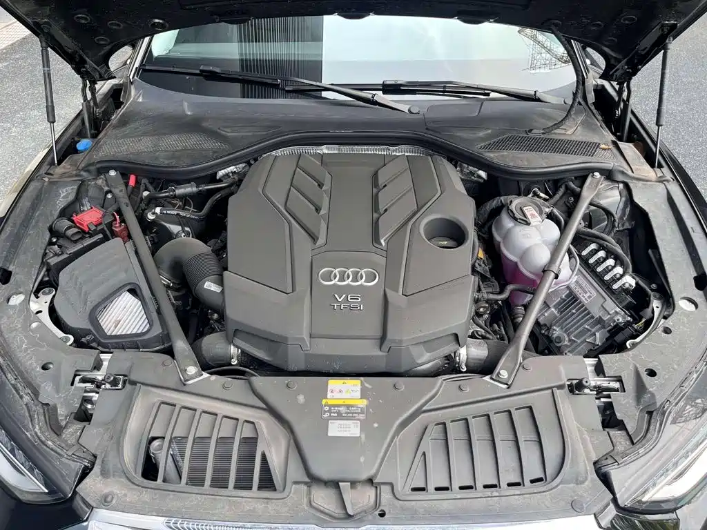Audi A8 — фото 14