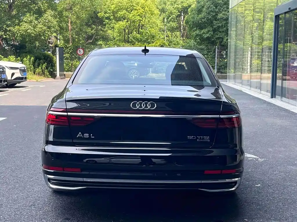 Audi A8 — фото 3