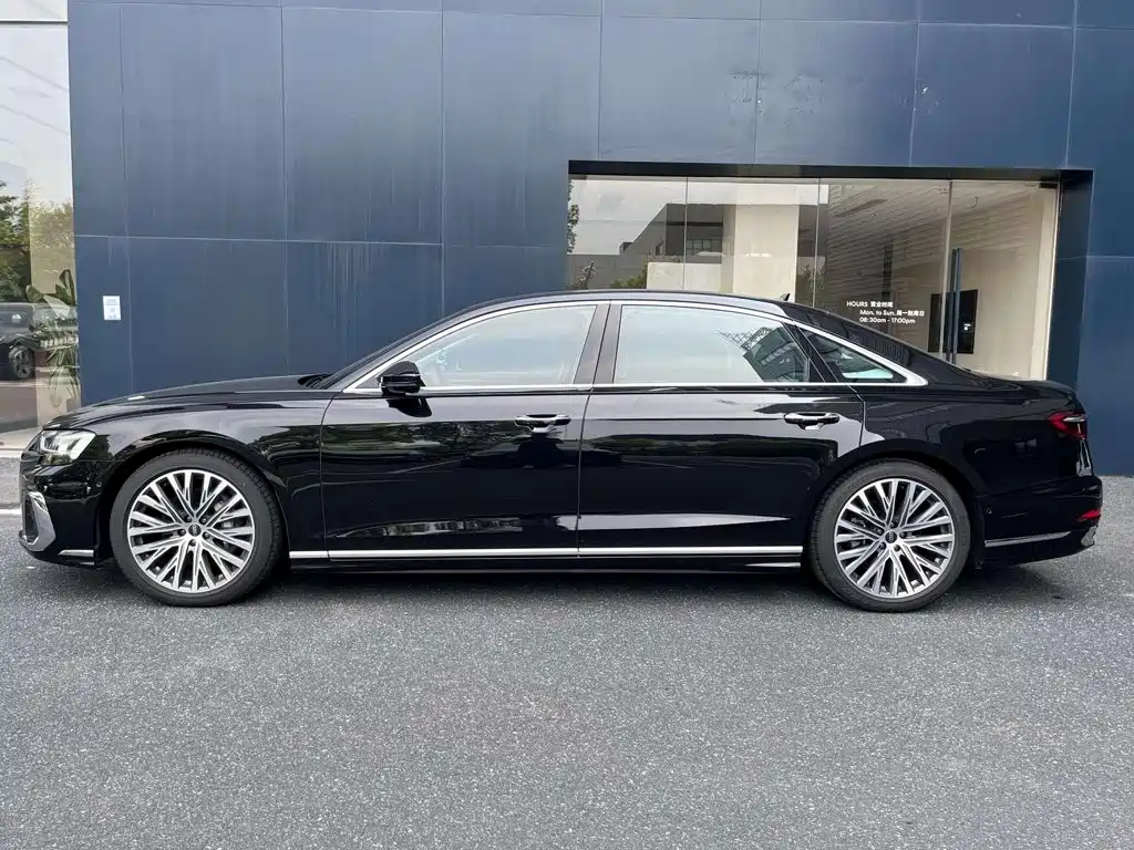 Audi A8 — фото 4
