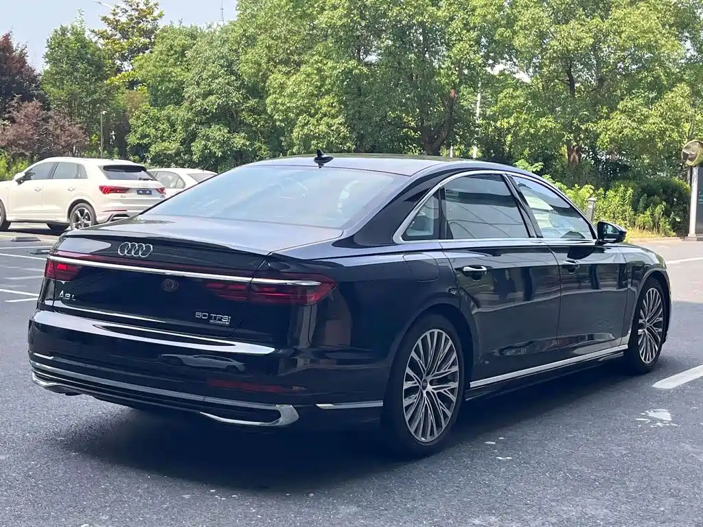 Audi A8 — фото 5