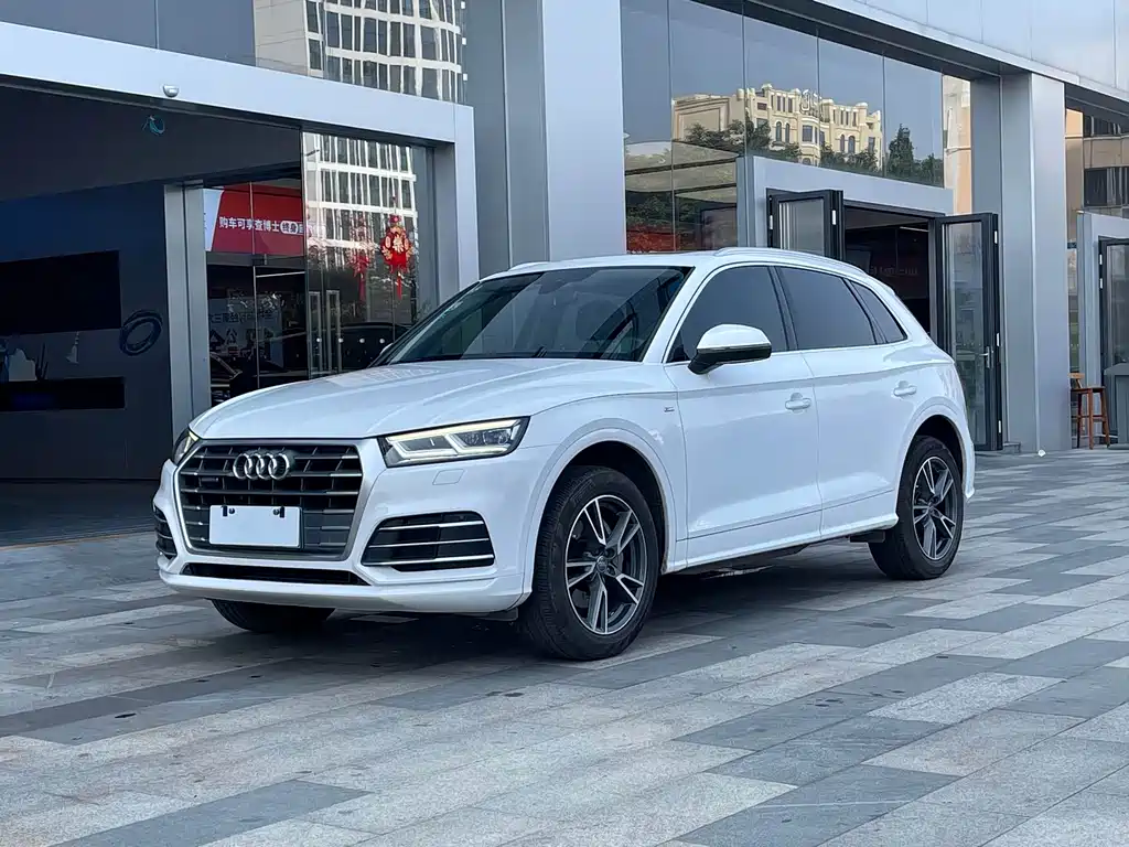 Audi Q5L — фото 21