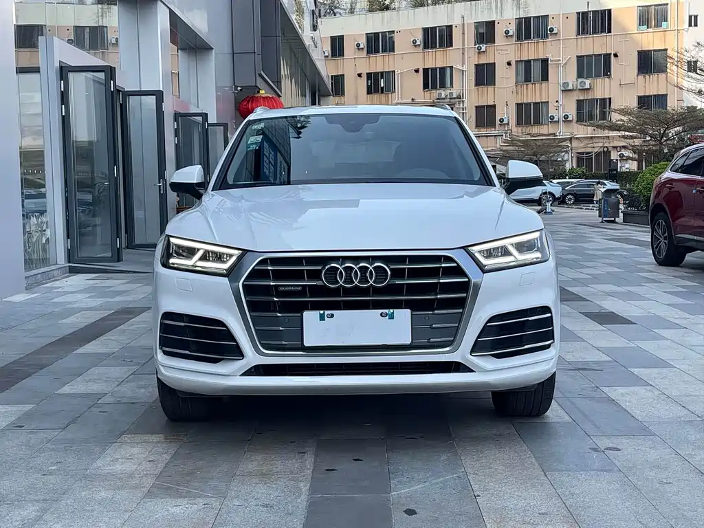 Audi Q5L — фото 22