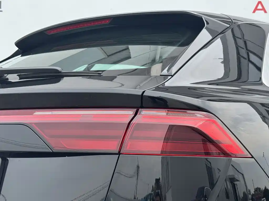 Audi Q8 — фото 7