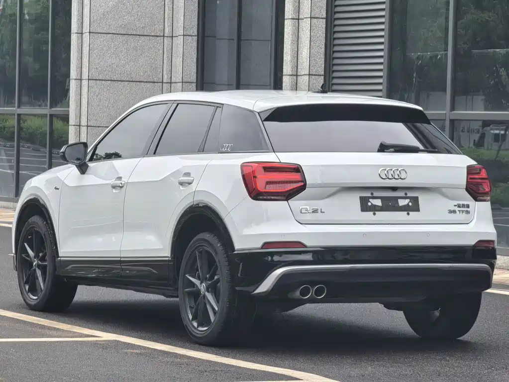 Audi Q2L — фото 4