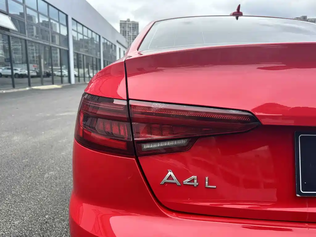 Audi A4L — фото 13