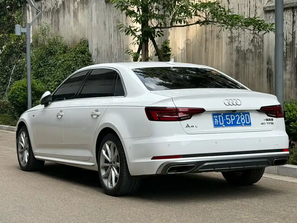 Audi A4L — фото 9