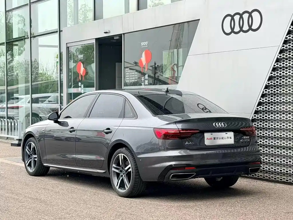 Audi A4L — фото 2