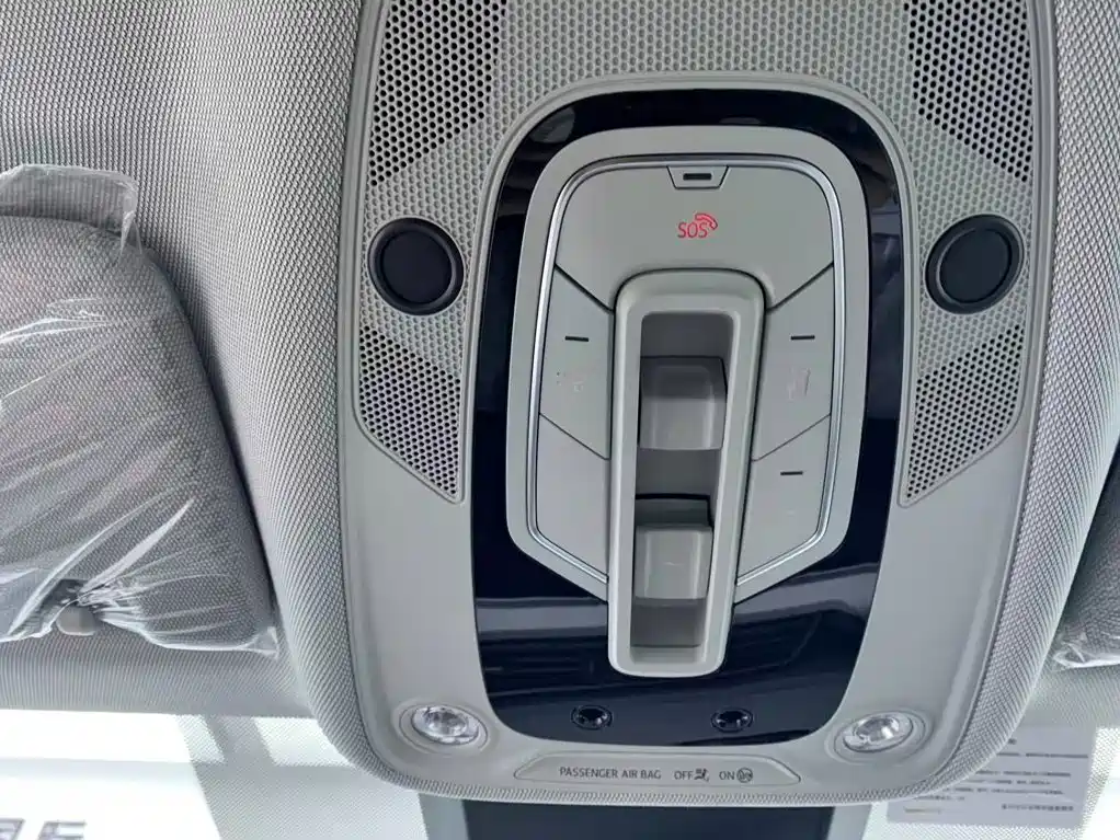 Audi e-tron — фото 24