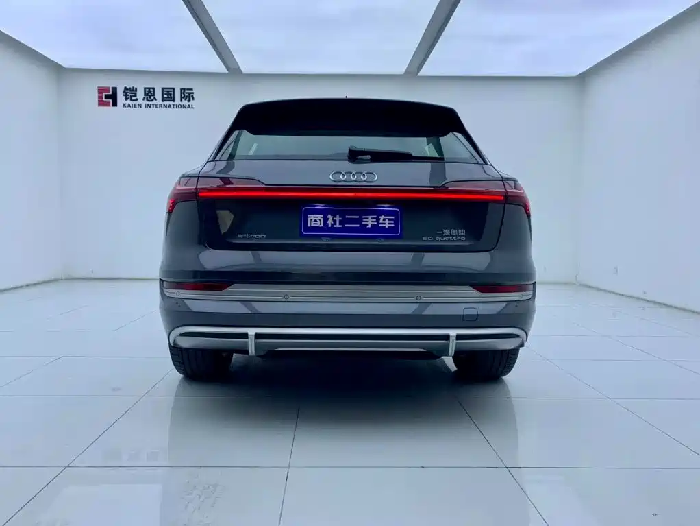 Audi e-tron — фото 5