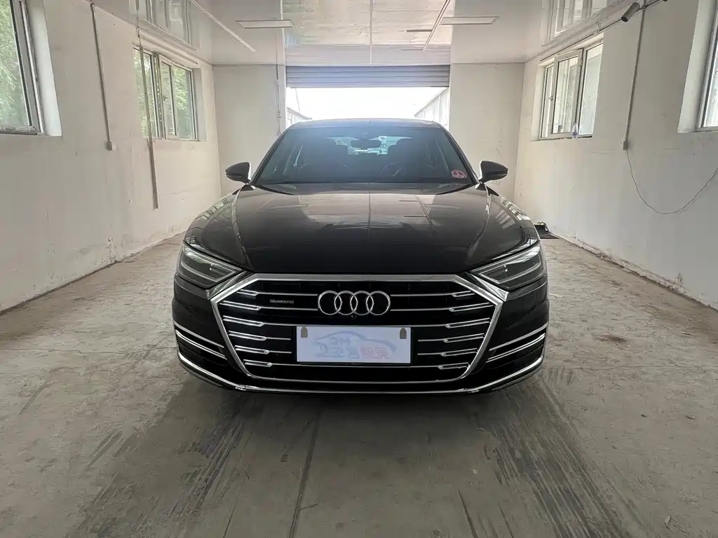 Audi A8 — фото 2