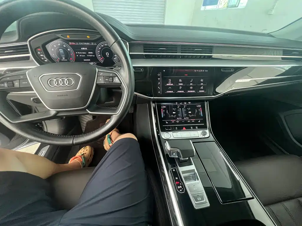 Audi A8 — фото 17