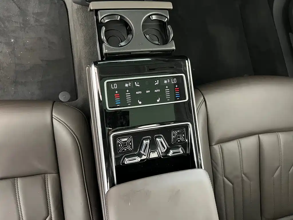 Audi A8 — фото 20