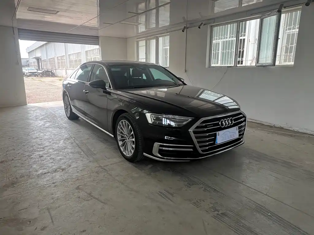 Audi A8 — фото 3