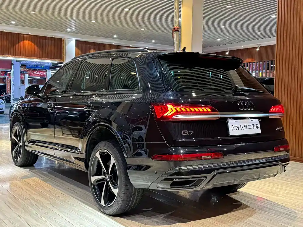 Audi Q7 — фото 7