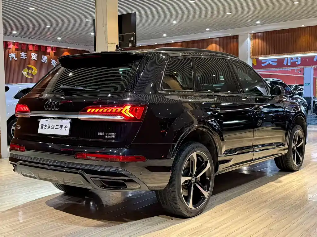 Audi Q7 — фото 8