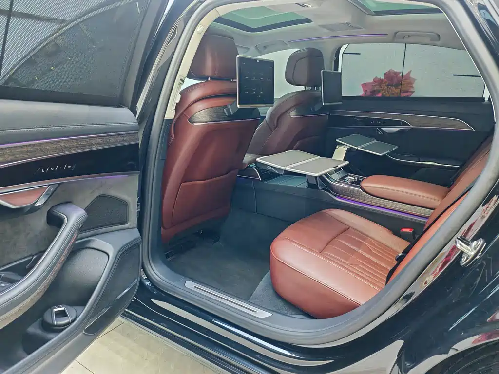 Audi A8 — фото 10