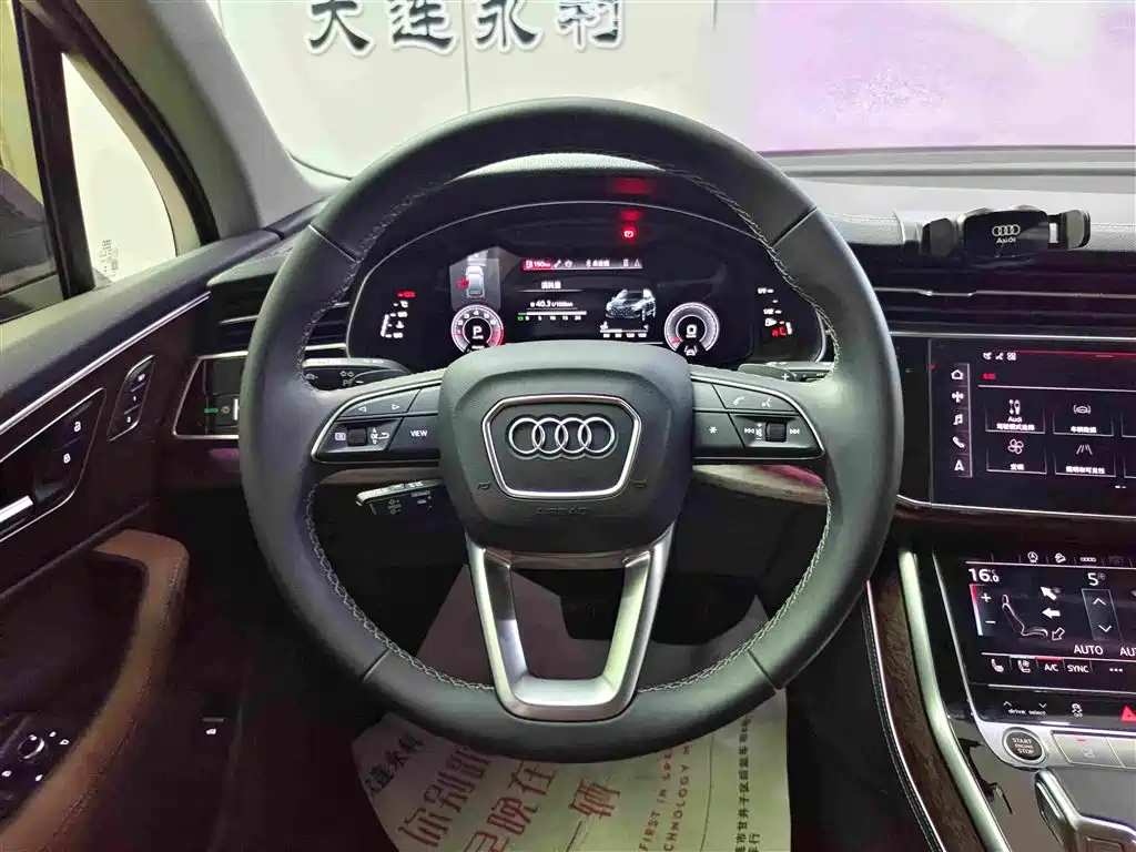 Audi Q7 — фото 14