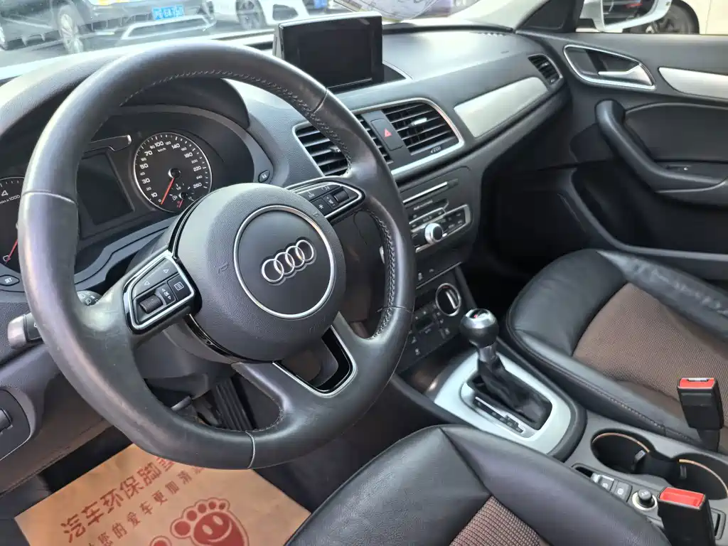 Audi Q3 — фото 10
